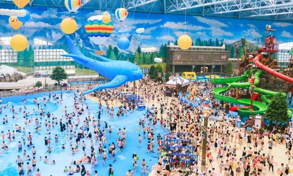 四川成都融创文旅城室内温泉水乐园