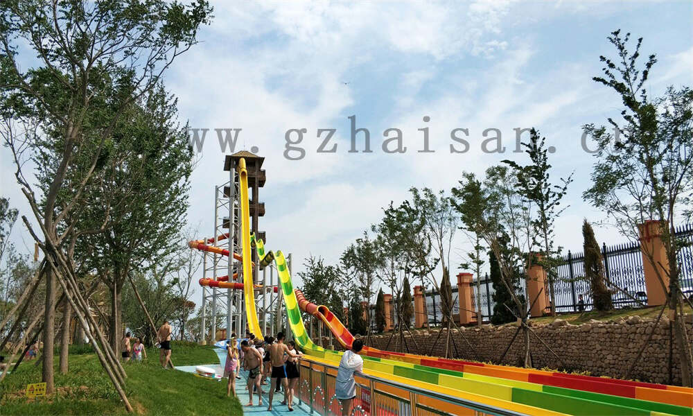 水上乐园设施狂欢，尽情畅享水上游乐盛宴