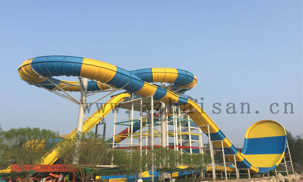 如何设计水上乐园的水上滑梯水槽设备？