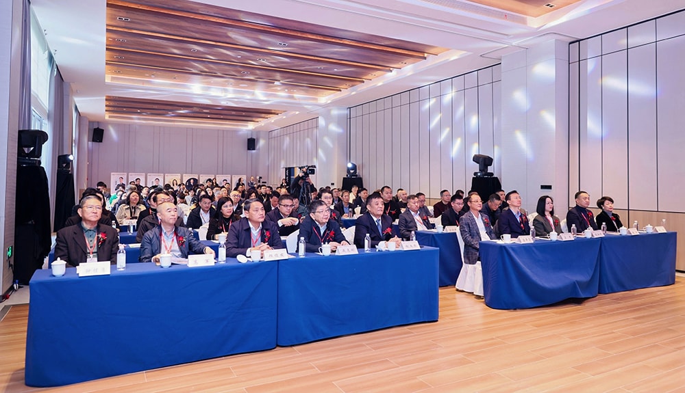 科技铸就非凡体验，专业成就行业标杆——pa视讯游乐荣膺2025金冠奖“杰出水滑道设备奖”